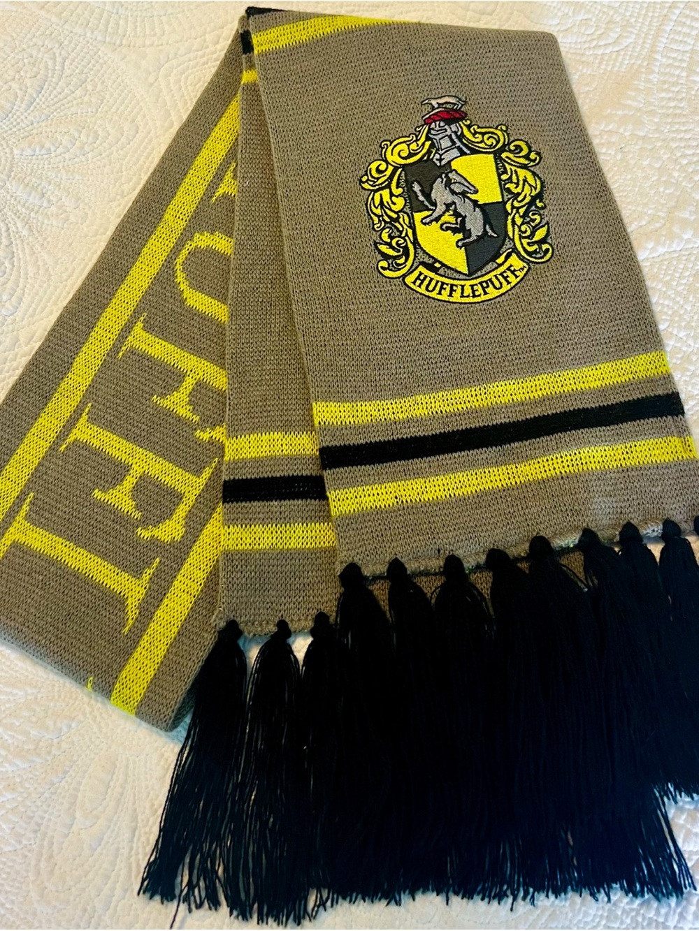 Harry Potter Hufflepuff Knit Scarf with Tassels - Yellow & Black